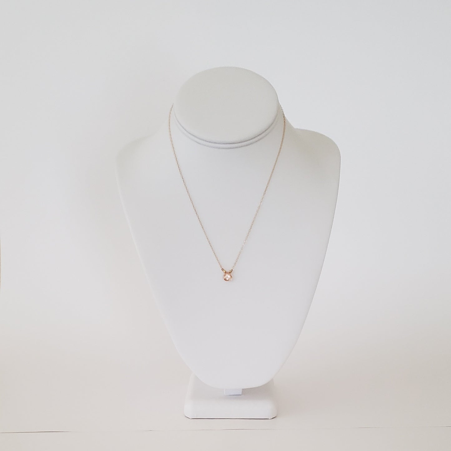 DN Dainty Chain Peach Round