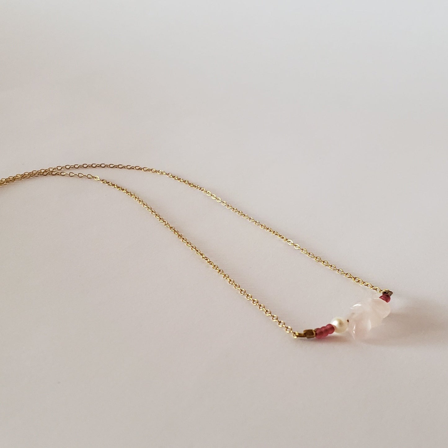 DN Dainty Chain Bar Pendant Rose Quartz Chips