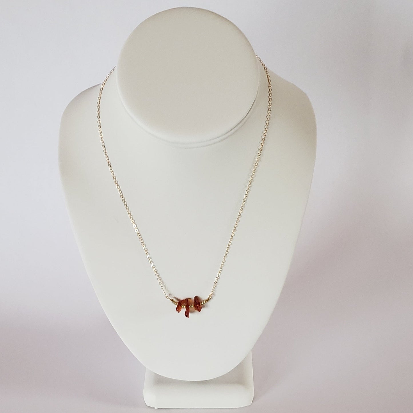 DN Dainty Chain Bar Pendant Brown Gemstone Chips