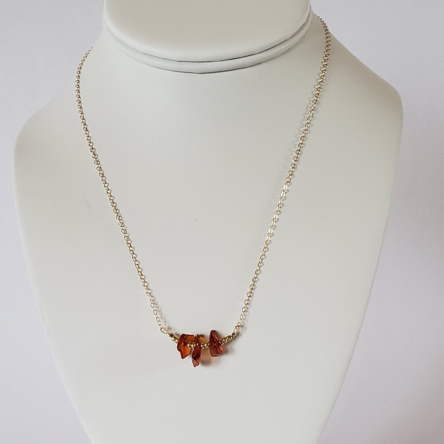 DN Dainty Chain Bar Pendant Brown Gemstone Chips