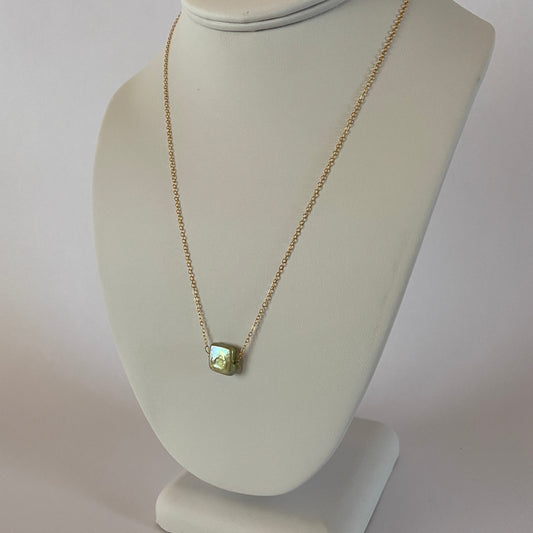 DN Dainty Chain Green Iridescent Square Pearl