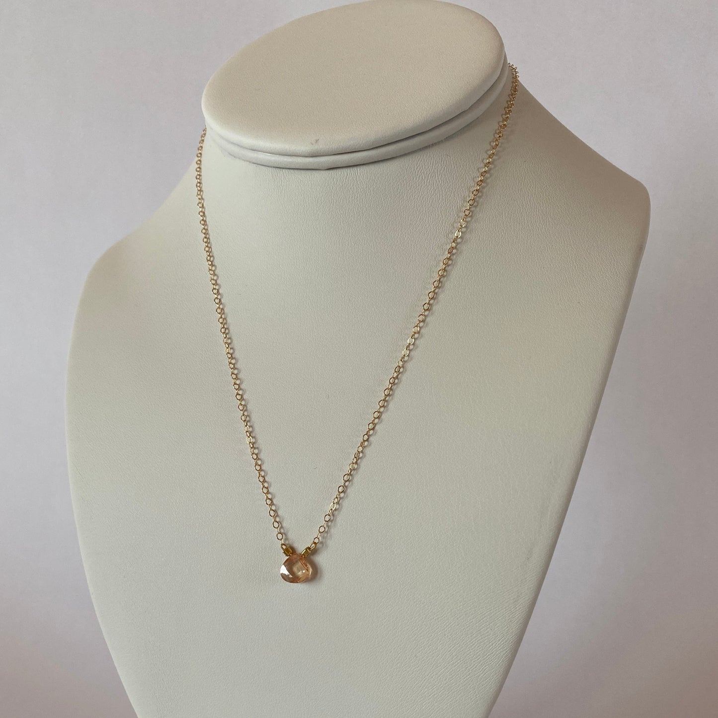 DN Dainty Chain Peach Round