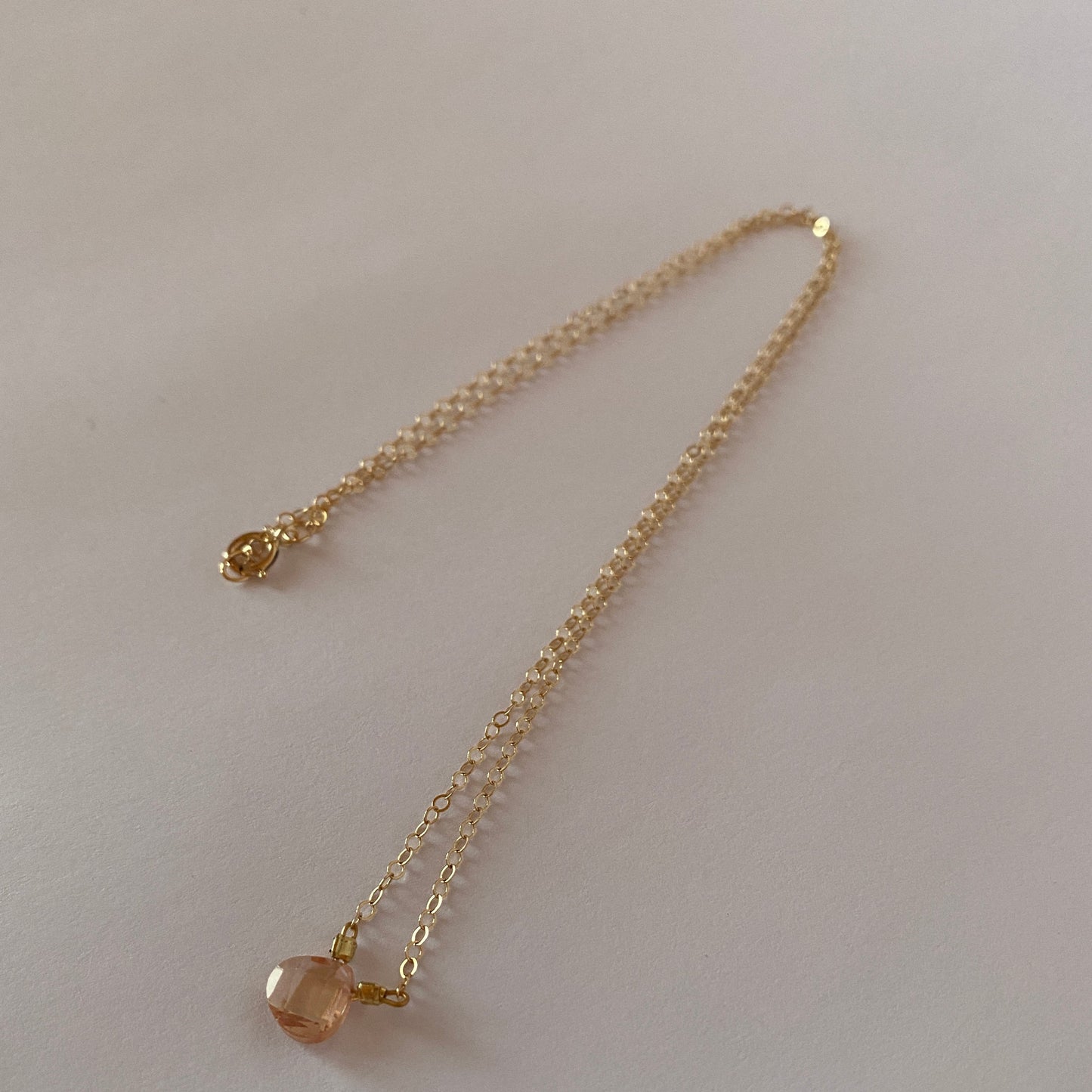 DN Dainty Chain Peach Round